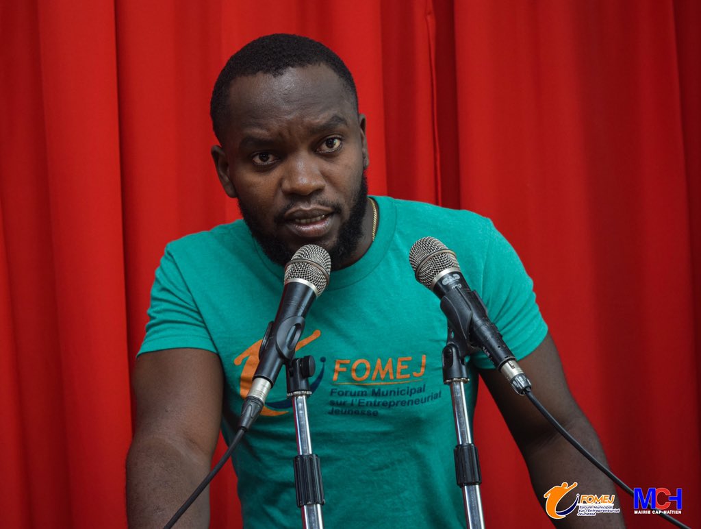 fomejcap's tweet photo. Les autorités municipales ont clôturé la première édition du Forum Municipal sur l’Entrepreneuriat Jeunesse, ce dimanche 11 octobre 2020, au salon de la Mairie du Cap-Haïtien. 
#FOMEJ #FOMEJ2020 #FOMEJCapHaitien https://t.co/9OsU6ypoFa