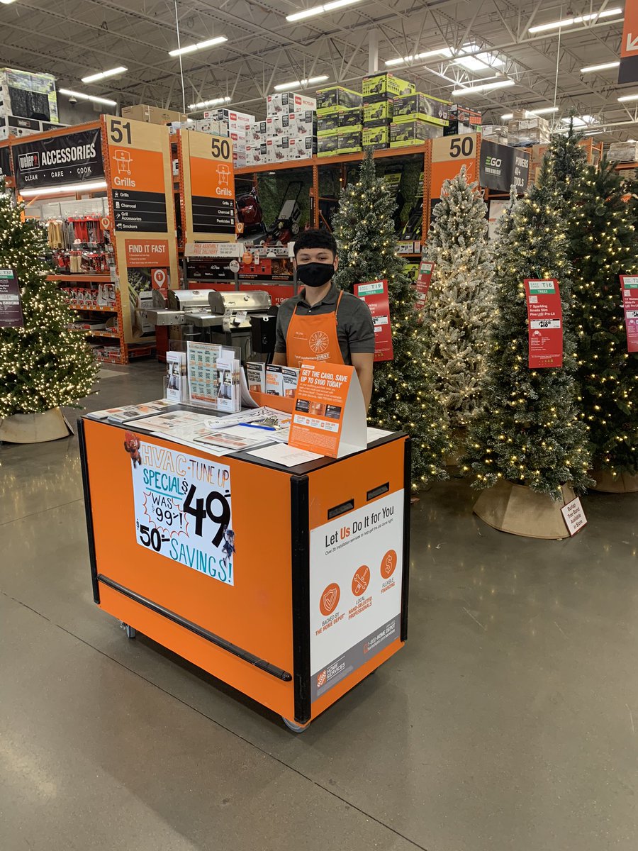 ashleypdaniel's tweet photo. Woot woot! Having fun helping all of our customers with their fall projects! #d91moredoings #d91servicerecognition https://t.co/nebBMSmkVU