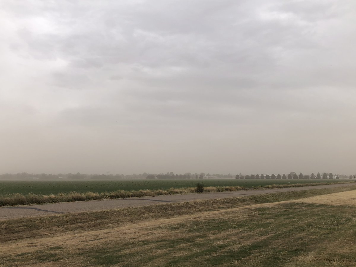 Blowing dust and strong winds have arrived in Goodland! Use caution if you must travel! #kswx #newx #cowx