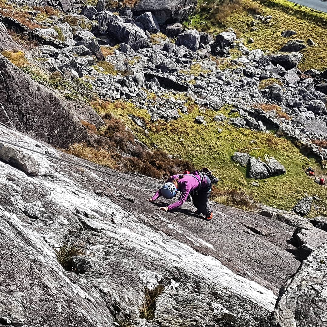 alexanderrclay's tweet photo. Pleasure working with Zahida again this weekend. 2 more days of superb rock climbing. From tentatively weighting her anchors, to hanging calmly above a roaring sea, if that isn't progress then I don't know what is @the_AMI #callthiswork #ilovemyjob #rockclimbing #teaching https://t.co/HDgLOEr8rw