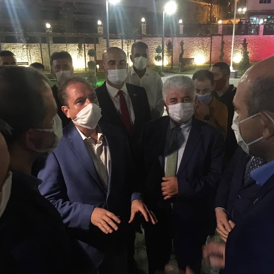 Hatay’da yaşanan yangın sonrası acımızı paylaşmak için gecenin bir yarısı şehrimize gelen, İç İşleri Bakanımız Sn. <a href="/suleymansoylu/">Süleyman Soylu</a> ya  yangından ormanlık alanı etkilenen İskenderun MYO’muzun durumu hakkında bilgiler vererek, üniversite personelimizle yangına müdahalemizi anlattık.