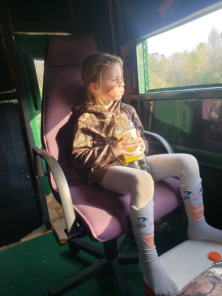 NockedUpArchers's tweet photo. Took the little one out.  Saw a few small doe and a spike.  #addigrace #nockedup https://t.co/rcD27ew5TF