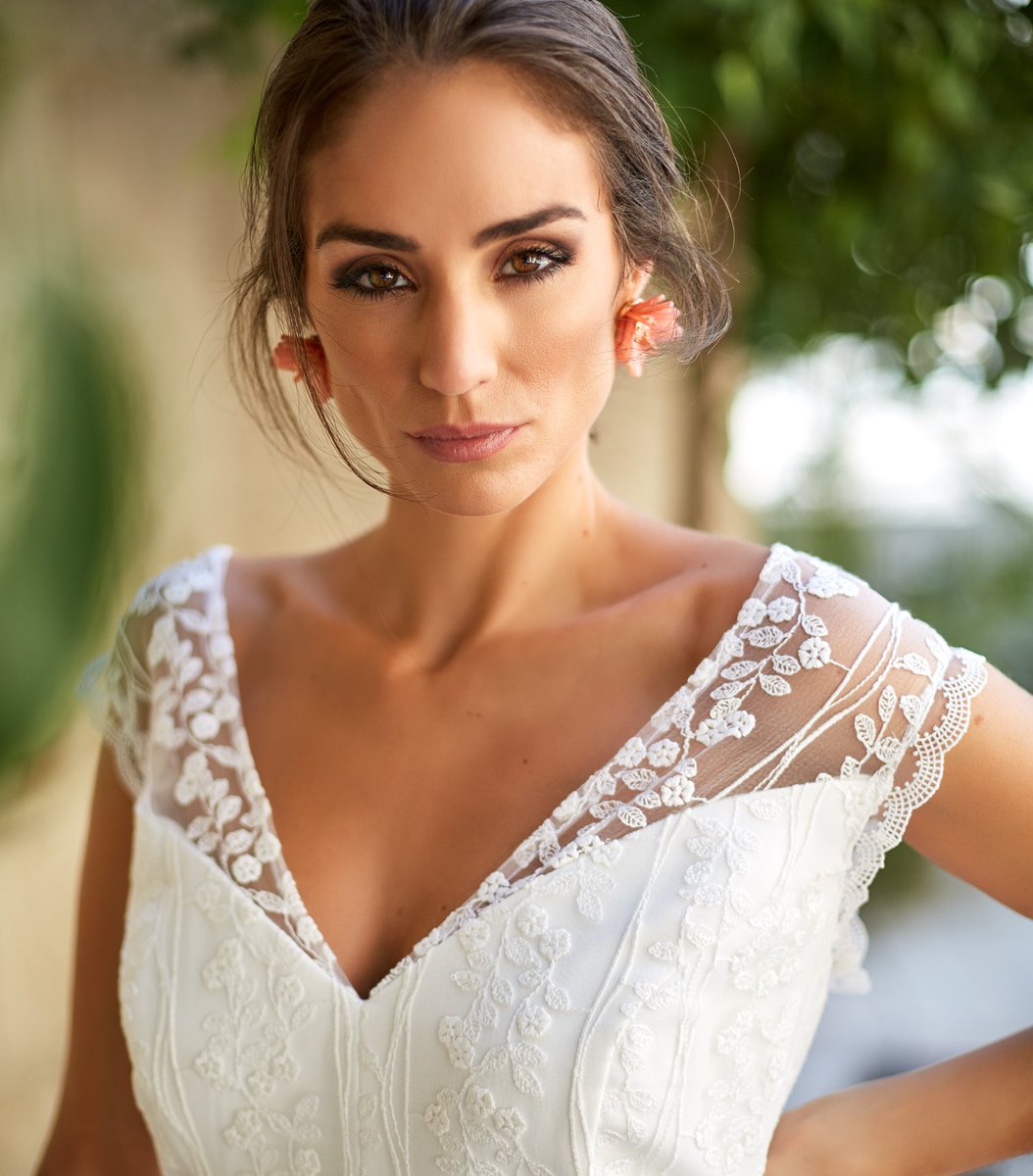 Wedding dress 2021
Feel it Closer.#novias #novia #vestidonovia #vestidosnovia #weddingdress #ateliernovias #invitada #vestidofiesta #amedida #fashion #invitadaideal #invitadaperfecta #luxurydress #novias2020 #noviasgranada #noviaromantica #noviasreales #luciasecasa #telvanovia