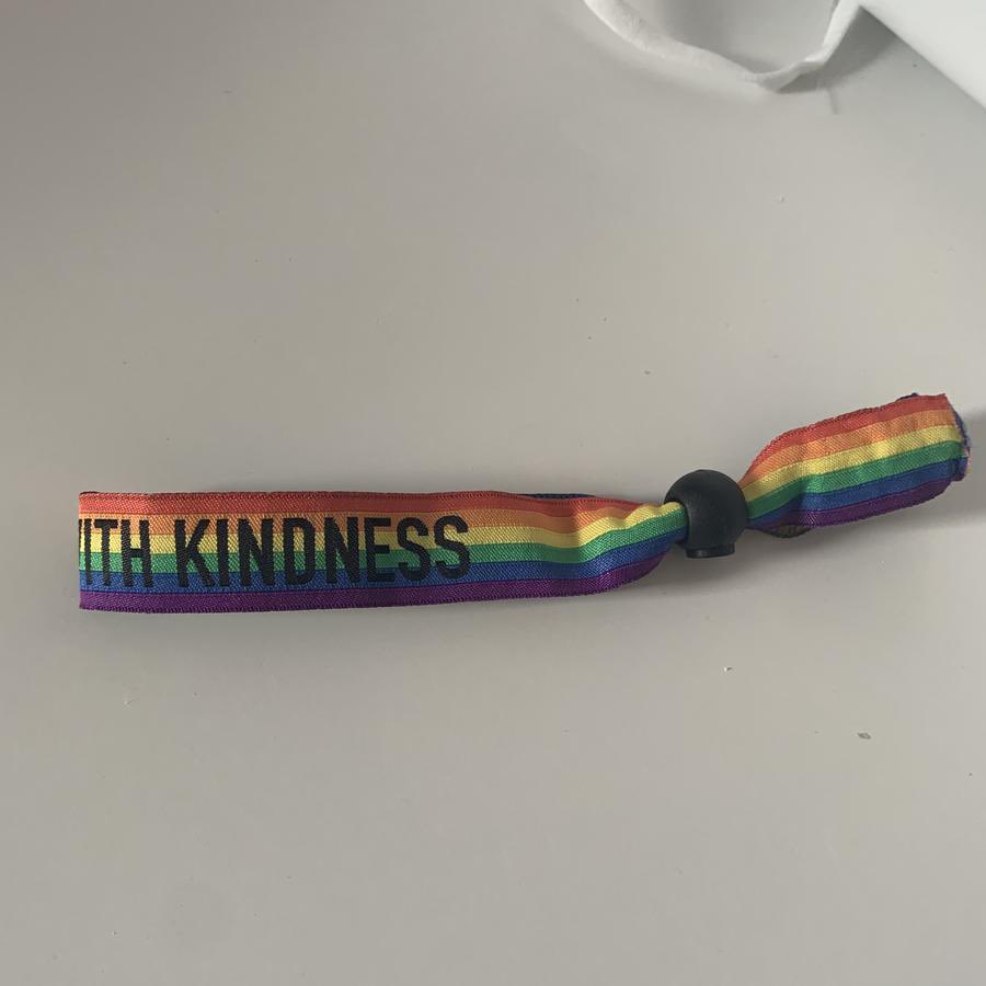 TheHarryNews's tweet photo. In honor of such a special day, we’re giving away 25 rainbow tpwk bracelets! Simply rt and reply to this tweet with experiences, support, or anything you can think of! We’ll be choosing randomly. 🏳️‍🌈 https://t.co/0ZbhiOYVuV