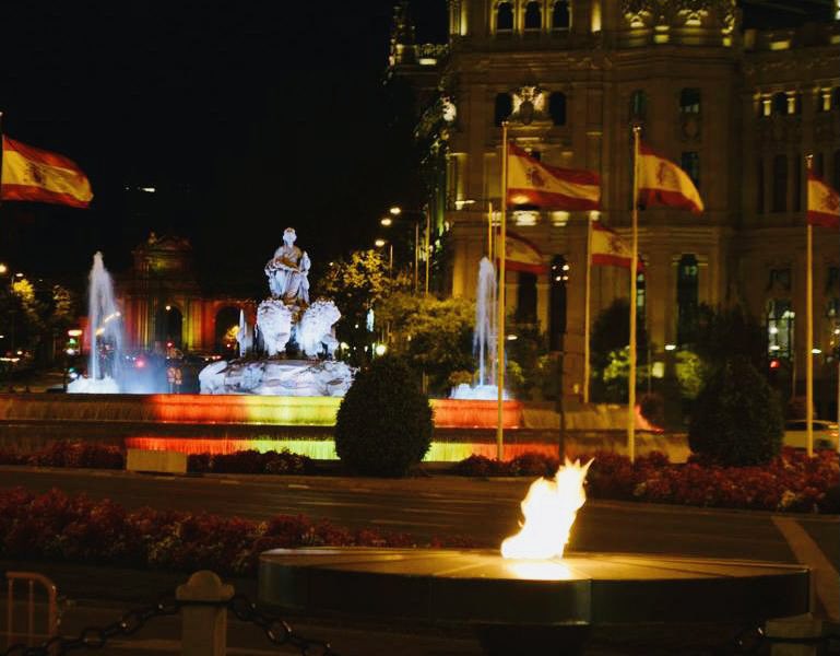 AlmeidaPP_'s tweet photo. Desde Cibeles, feliz 12 de octubre a todos. Más unidos que nunca.

¡Viva España! 🇪🇸 https://t.co/6X7eGQ5lVG