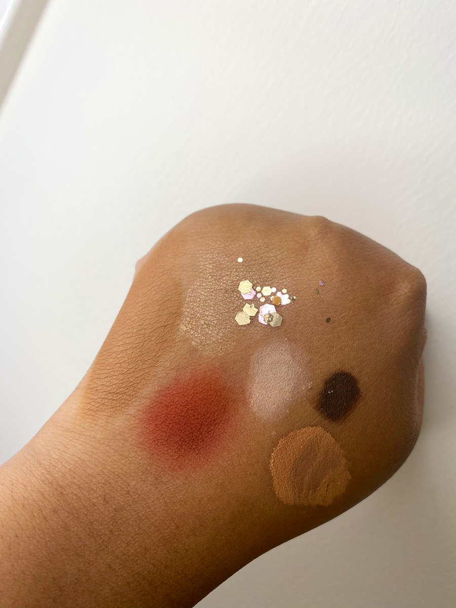 niyah_2101's tweet photo. My hand is my pallet, my eyes is my canvas. 💋 https://t.co/p8zhRT7pex