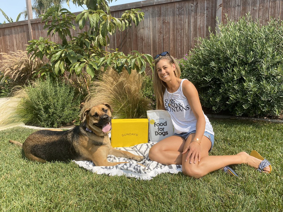 A few Sundays ago, we spent the day with professional volleyball player @AprilRossBeach. Read more about how she makes family time a priority every Sunday here: sundaysfordogs.com/blog/sundays-w…