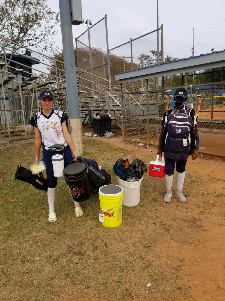 ROCKGOLDVA's tweet photo. We had a great weekend competing with our family of teams at LLG Summit.  Along with the games we got to have some fun together at lunch on the football field and some in between game hijinks!  #LLGSummit #LLGFamily @LLGNOVA @LLGNOVA16s @LLGNOVASNEATH https://t.co/XgwmGZ9a2Q