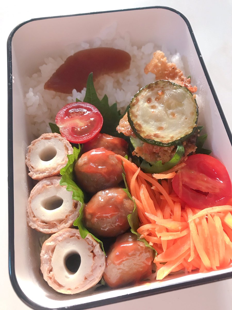 ありんこ 今朝の お弁当 です ちくわの肉巻き ミートボール お父さんが買ってきました 人参の酢漬けサラダ ズッキーニのチーズ焼き 奈良漬け一枚です