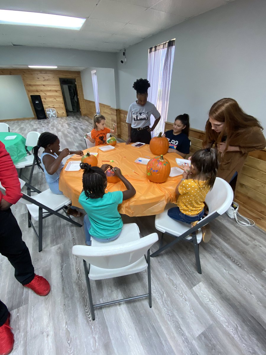 stephaniecathe9's tweet photo. Loved serving these kids today! #beaservant #Jesus https://t.co/rw8tpmdANO