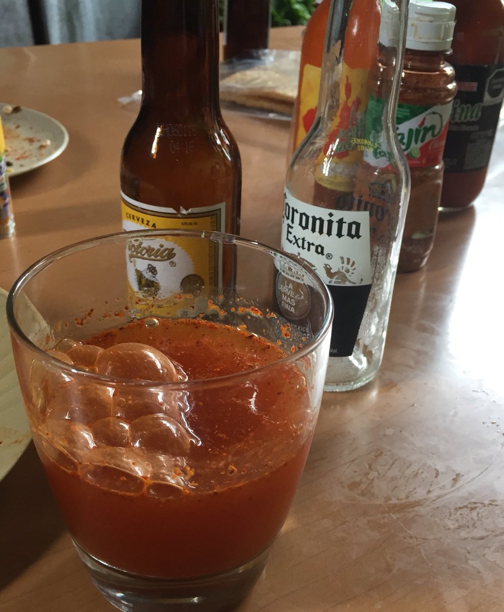 Kary_Jmnz's tweet photo. Se que el alcohol me hace daño pero ya lo perdoné 😂🍺🍻😉👌🏻#Domingo #AlgoRelax https://t.co/8ZDeT0Znlh