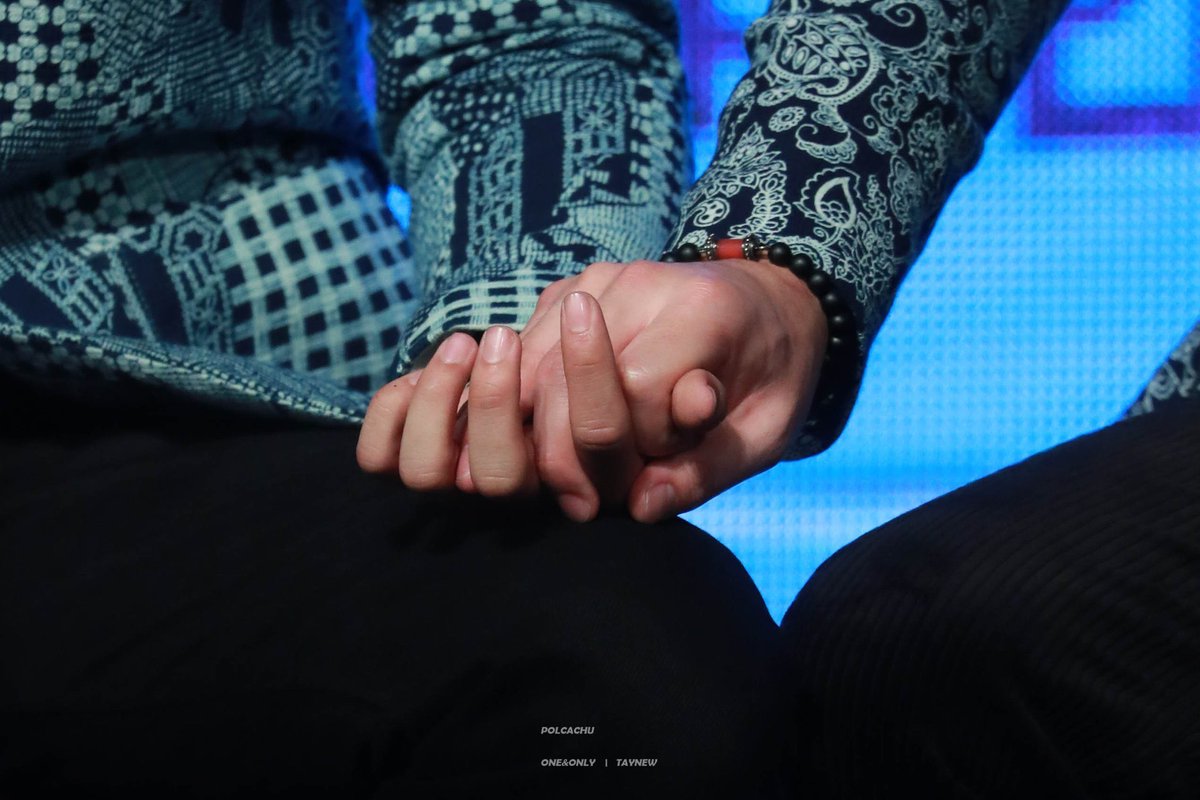 just a pair of hands saying their love promise°°*SSkks im sleeping last night