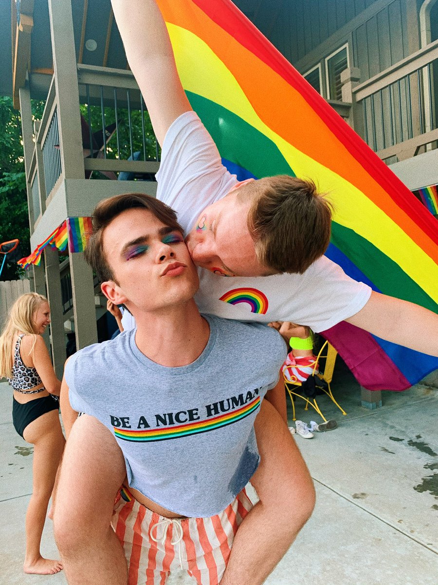 thomasshigginss's tweet photo. proud and forever grateful for the life i’m able to live. ❤️🏳️‍🌈 #nationalcomingoutday https://t.co/X3Dn4485aY