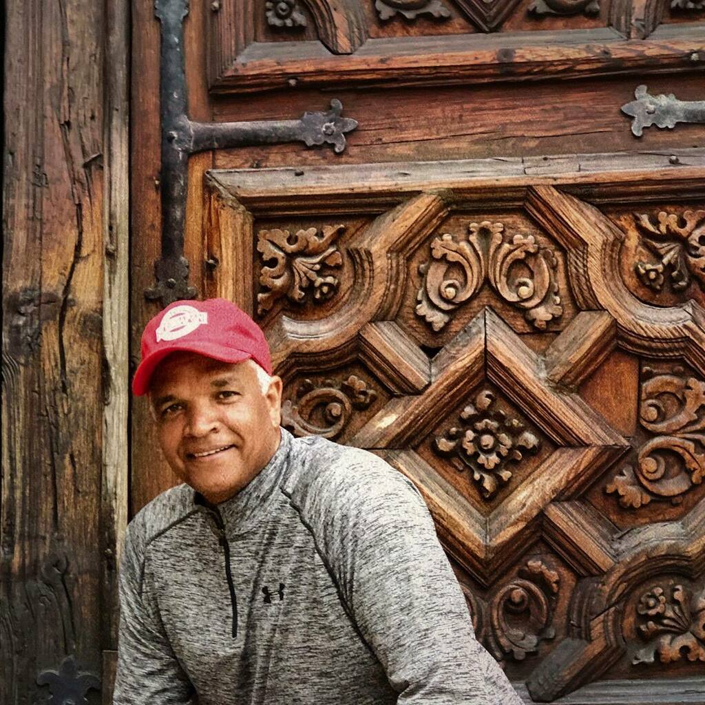 LuisPoloRoa's tweet photo. No se si lo notan, pero soy del mismo color que la puerta.!!! jajajajajaja
#lol #jajaja #enjoy #enjoylife #color #yolo #travel #travelphotography #trabelblogger #turismo #tourist #tour #brow #red #smile https://t.co/4PdmJyyeOR https://t.co/bKOoz6oaTm