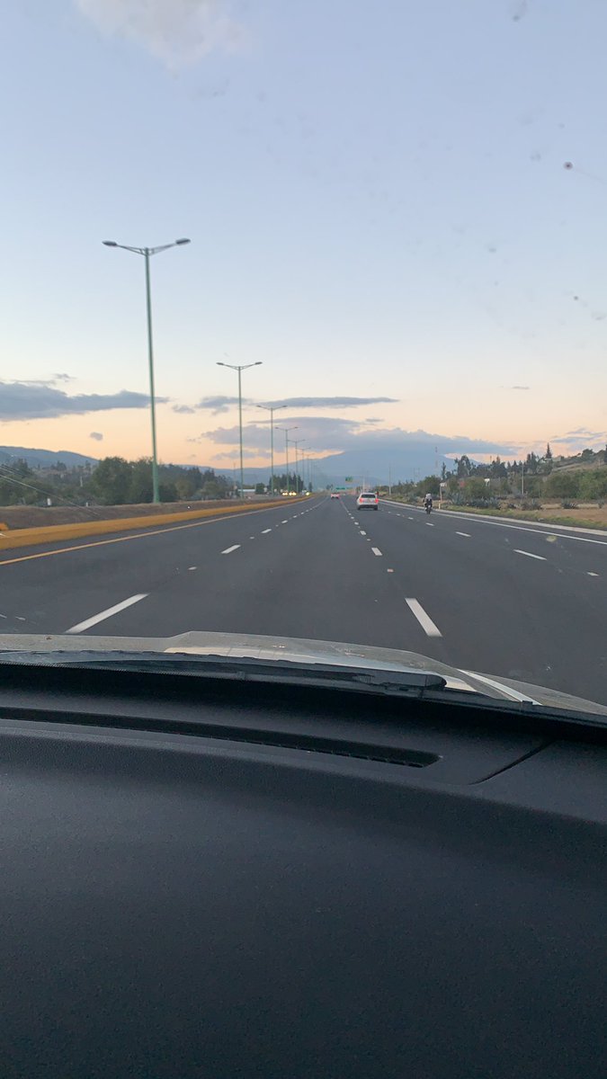 HLaniado's tweet photo. Una así para Guayaquil - Machala por favor. Urgente. https://t.co/LZCb3tdeDQ