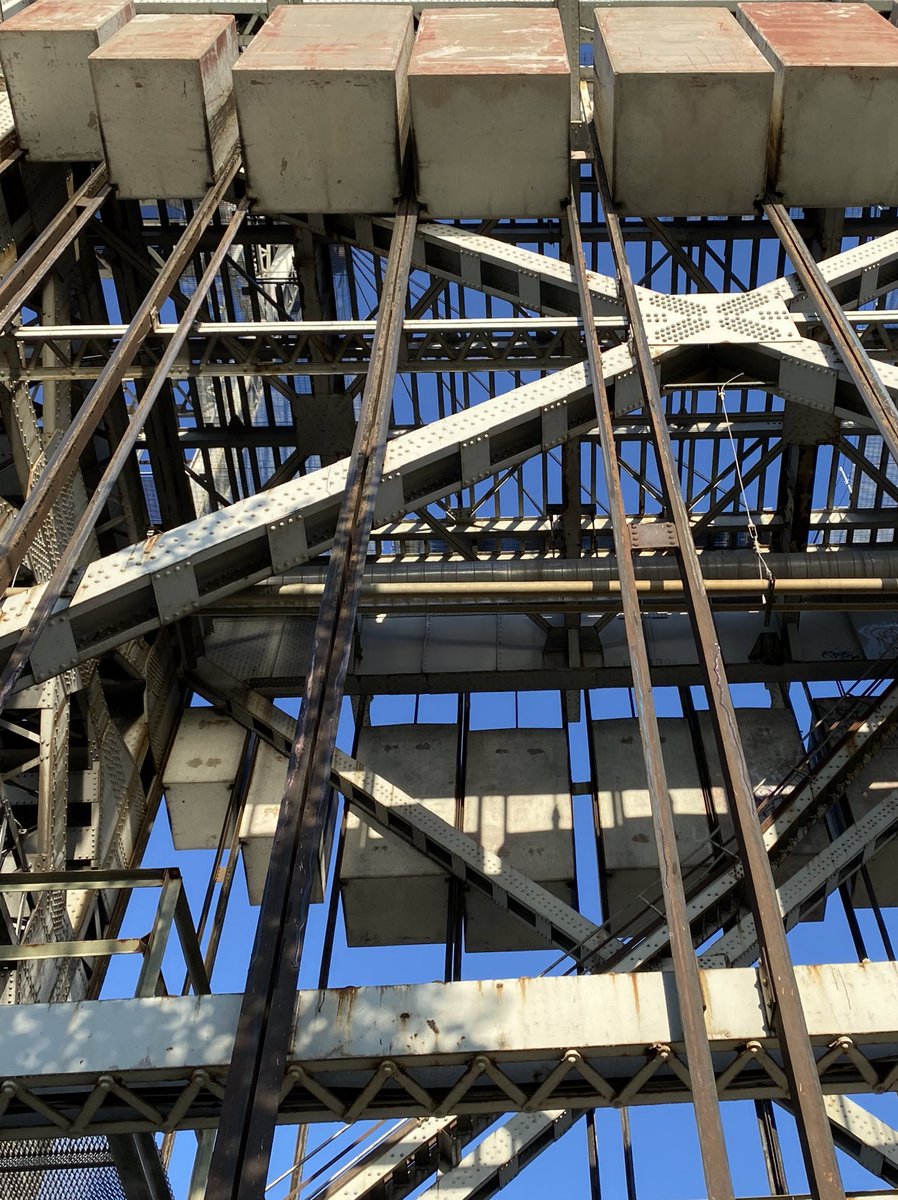 Anyone else always do a double take prior to walking under these enormous concrete weights?  Looks good... go! 🏃 <a href="/portofkc/">portkc</a>