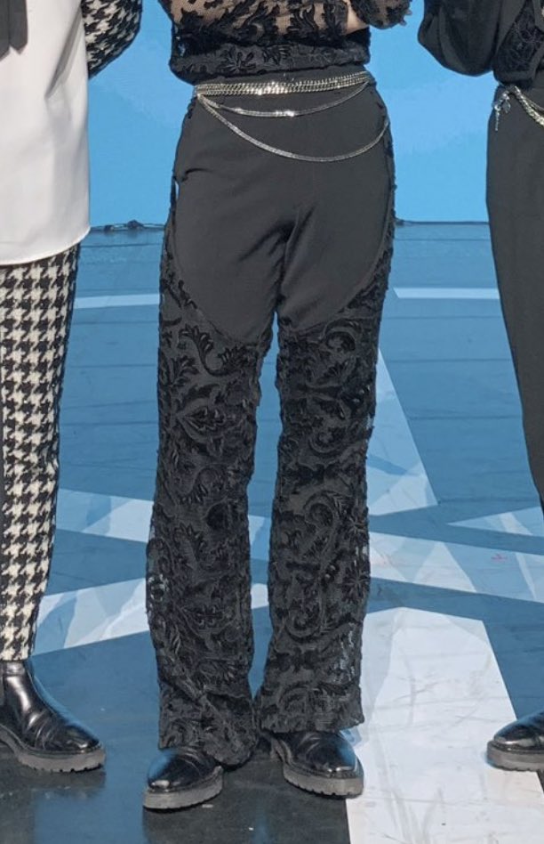 Y00BlES's tweet photo. are those lacy assless chaps?!? https://t.co/LW2UvzDBHI