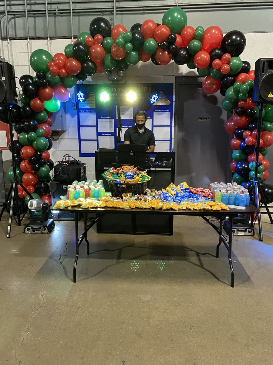 ChristianDurr4's tweet photo. Addison Preload standing in Solidarity for our African American Partners @CPAABRG @CP_UPSers @rdahl23 https://t.co/87wsCpW6PK