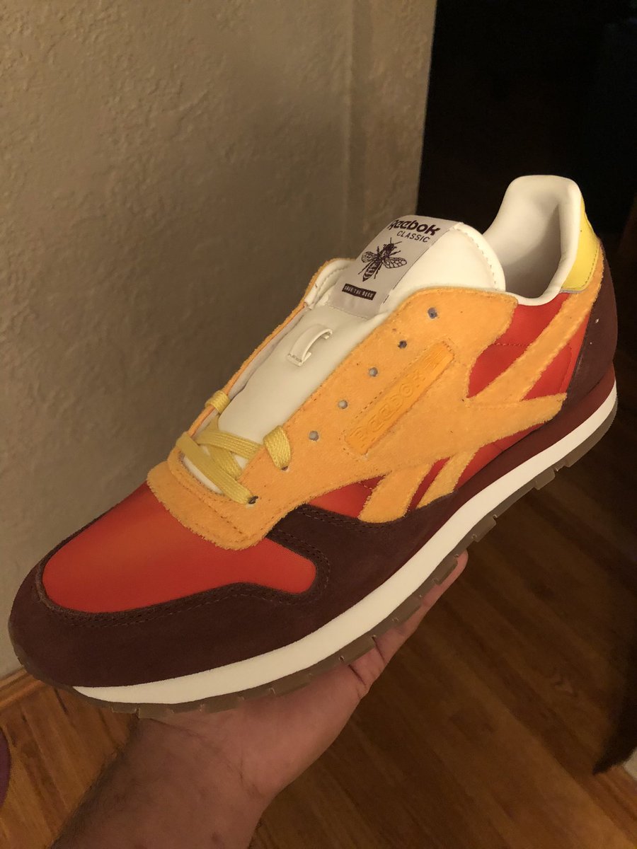 James97161552's tweet photo. Aight @Reebok, these bee keeper joints are lookin dope!
#sneakerheads
#reebokfirstpitch
#savethebees https://t.co/FWKEoBbpeN
