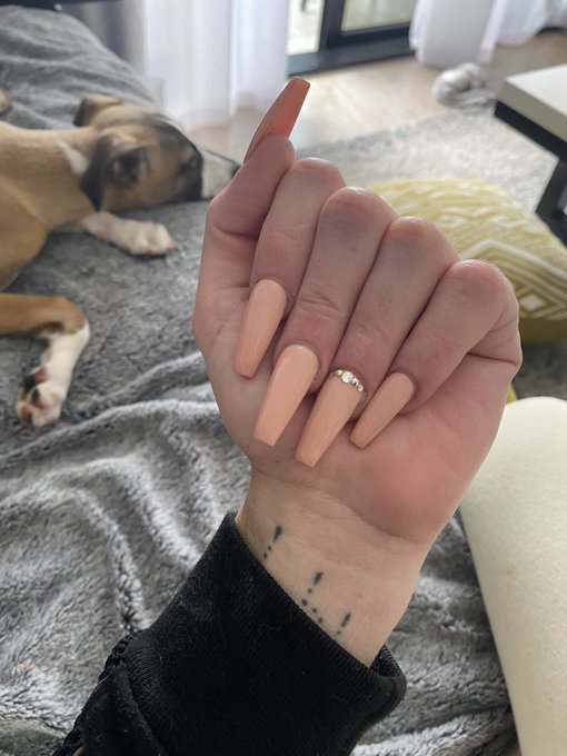 I love this nail shape https://t.co/Q3SPDmIQXH<a href="/tag/merc"class="tags"><span>#merc</span></a><a href="/tag/minx"class="tags"><span>#minx</span></a><a href="/tag/amgpack"class="tags"><span>#amgpack</span></a>