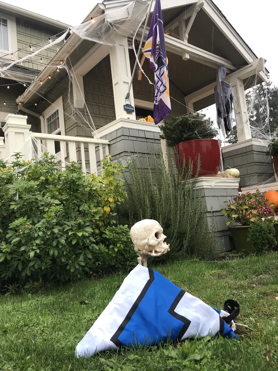One of my neighbors thought he’d be funny and hang a 12 flag at the house while I was gone today. I went ahead and incorporated it into the Halloween decorations. #Skol