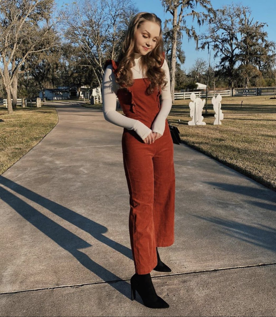 no labels, just betty⁷☽ ⋆⭒˚.⋆ 🥢 tweet media