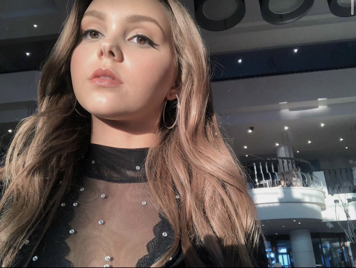 no labels, just betty⁷☽ ⋆⭒˚.⋆ 🥢 tweet media