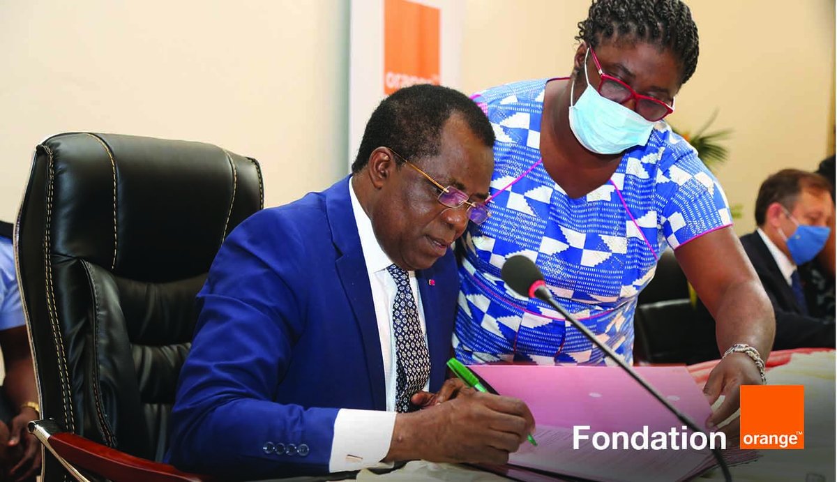 Par la signature d’un accord cadre, la Fondation Orange Cameroun, créée pour soulager et aider les plus vulnérables et le Ministère de l’Education de Base, disposent désormais, d’un cadre d’action dont nous sommes tous fiers. 

#OrangeCaresAboutYou