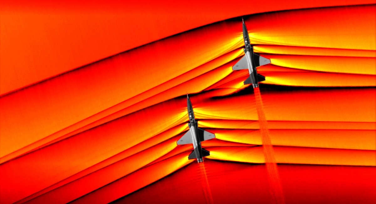 This is one of the first-ever images that show the interaction between shockwaves and supersonic aircraft. Take a second to appreciate it—scientists spent more than ten years developing and refining imaging techniques and equipment to capture this pic. 📷: NASA