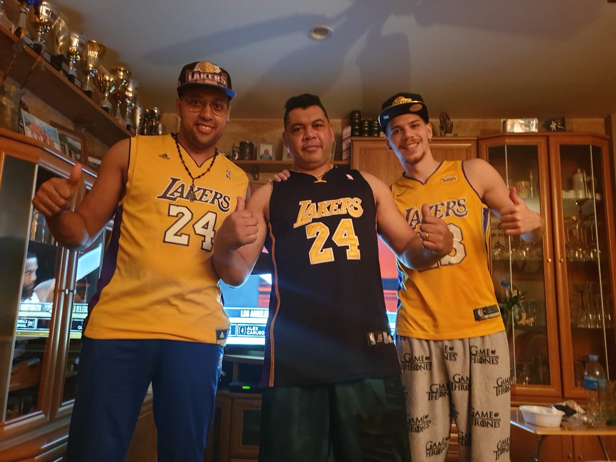 Charaf_5's tweet photo. # dormir es de cobardes  

#UnaFinalQueNoEsNormal
@MovistarNBA https://t.co/o1ZaDV7AkG
