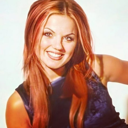 The redhead girl of the 90s (1996) #GeriHalliwell #GingerSpice #SpiceGirls #GirlPower #90s #blueeyes #GeriHorner #redhead #britishpopstar #smile #SpiceWorld #SpiceUpYourLife https://t.co/Veppdw08go