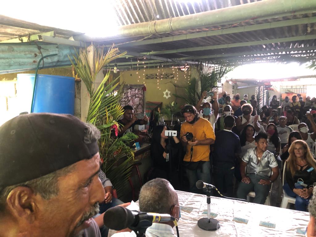 claudioefermin's tweet photo. El voto no es sólo una aritmética electoral,es una conducta política completamente distinta de la conformidad y la pasividad. Vamos a votar. Aquí estamos activistas con sueños inmensos que venimos a pedirle al pueblo que nos dé un mandato para sacar a Venezuela adelante #Mamporal https://t.co/fUvUfa905K