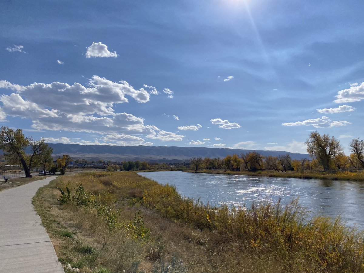 lisarussell_'s tweet photo. Small town. Big views. Totally worthy. 🏔 @CasperWyoming https://t.co/QudW844o6H