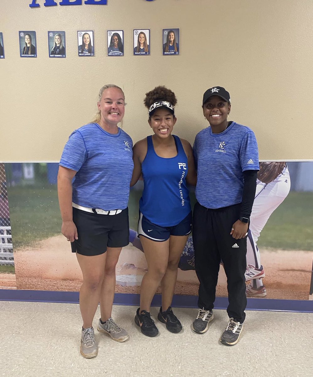dfw_martinez's tweet photo. 🧨🧨Commitment Alert!! Congratulations to FCDFW Martinez- Simonne Sanders on committing to further her education and play softball at Kilgore College!! #FCDFDUB #FIRECRACKERSDFW #ALLGAS #RANGERSOFTBALL https://t.co/0NtxfcJwGz
