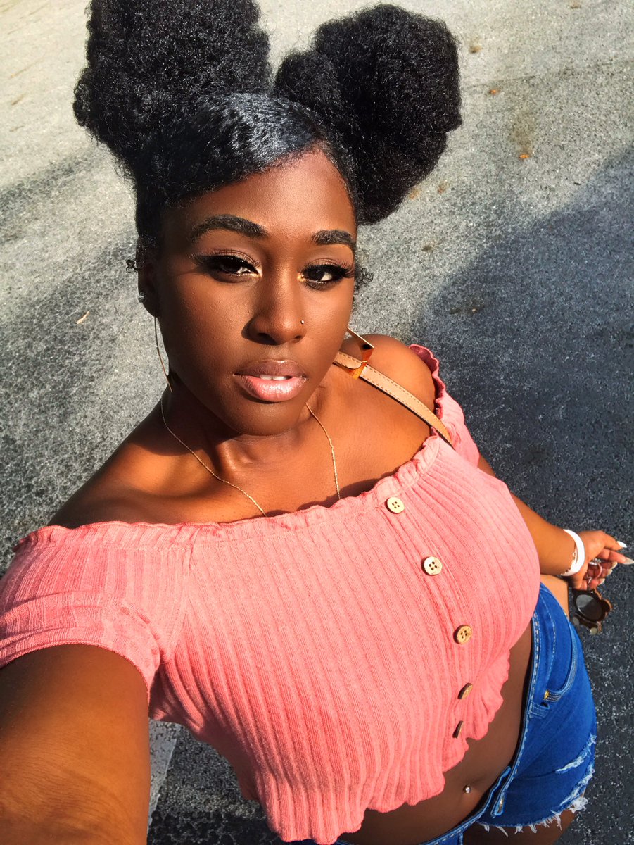 essenceoflena's tweet image. Never been the type to be saved for later...

Used @ChaosHal  Hair Moisturizer and Curl Creme 
It smells sooo good!!! 
Use my code Essenceoflena10 for 10% OFF! 💋
#controlledchaoshair #ccinfluencer #bestcurlsever #allcurlsnocrunch #curlygirlcontrolledchaos #controlledchaos