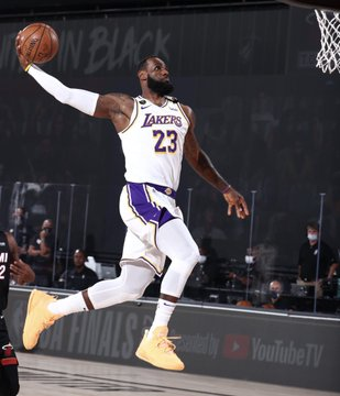 NBAdoPovo's tweet photo. Ano 17. 👑 https://t.co/NP9aKXf6bE