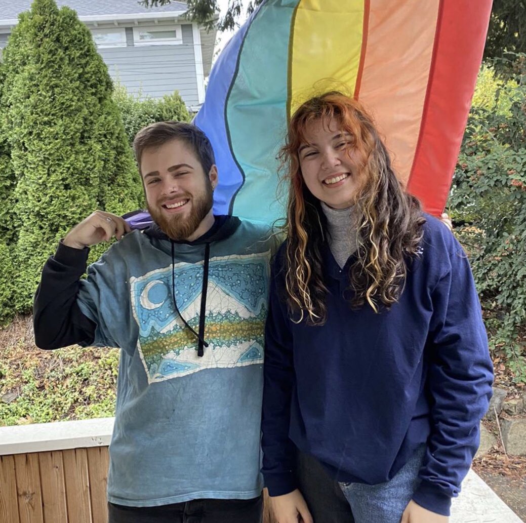 trobacco's tweet photo. y’all I’ve been internet friends with bella since like 2014 when we became mutuals in the troye/youtube fandom and now by random chance her gf lives in the city I just moved to and they came to my house https://t.co/koovUHcSR2