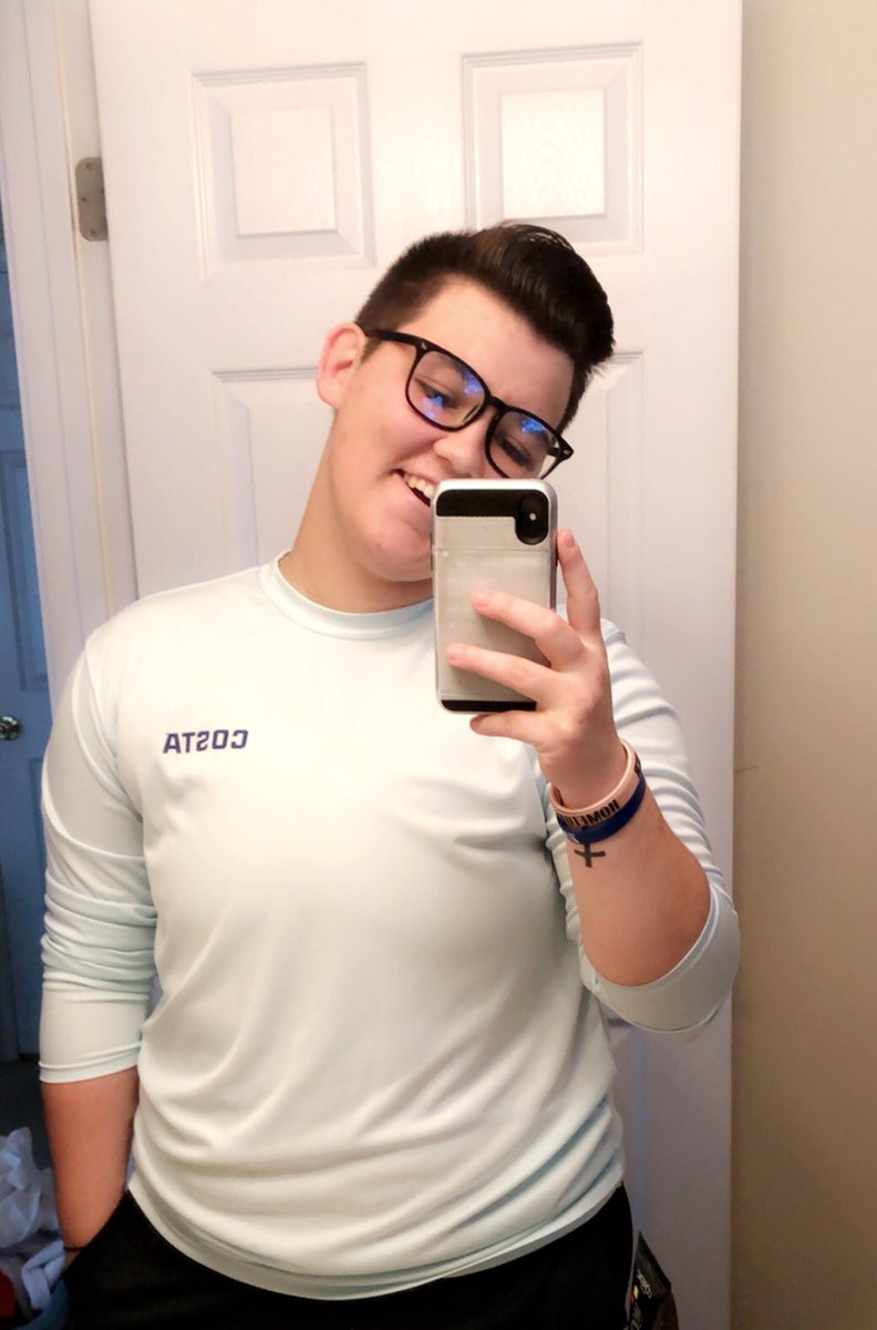 paxtonlee__'s tweet photo. can’t believe i’ve been out as trans for a few months now🥴 17 year old me didn’t think we’d ever come this far but look at us now 🤑🤩 #NationalComingOutDay https://t.co/3EUCwk2VKn