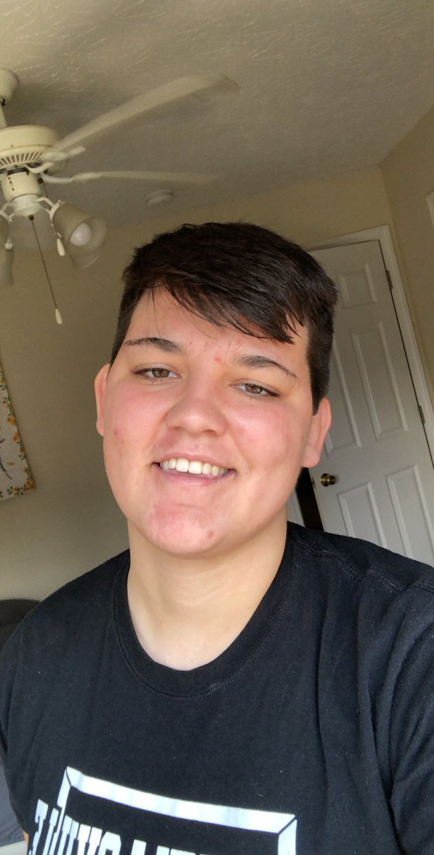 paxtonlee__'s tweet photo. can’t believe i’ve been out as trans for a few months now🥴 17 year old me didn’t think we’d ever come this far but look at us now 🤑🤩 #NationalComingOutDay https://t.co/3EUCwk2VKn