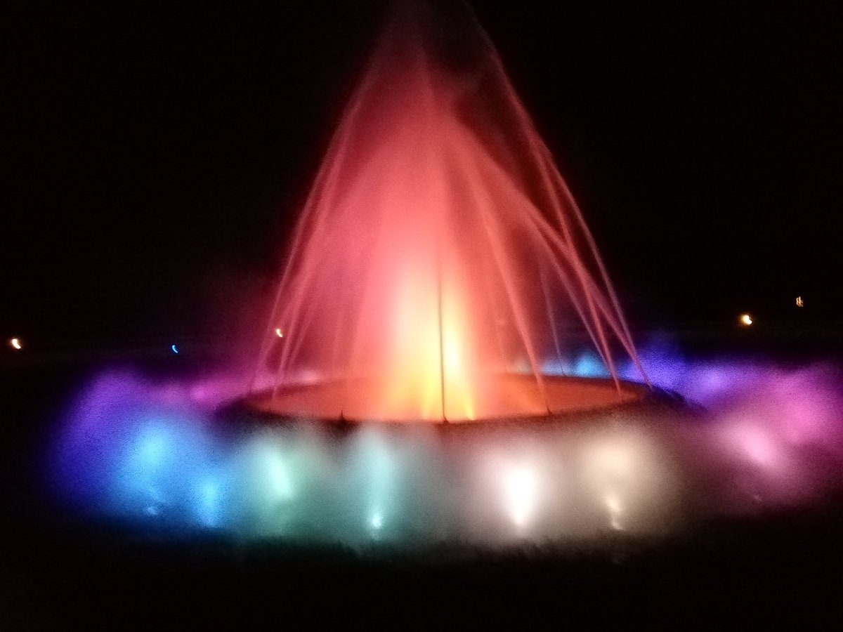 ハム蔵 モエレ沼公園の海の噴水見てきました ライトアップバージョン 昨日は多少暖かくて助かりました