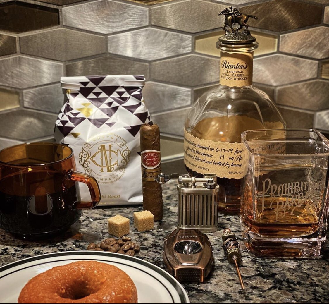 StonesWhiskey's tweet photo. ๐ธ credit @snipertoe - Sunday fall nightcap.... #snipertoe #supremewhiskeystones #sundayfunday #cigars #laseretching ๐ฅ @BlueIrishAngel @RocksForLEOs @LivePdFans https://t.co/mLiailJ0TJ