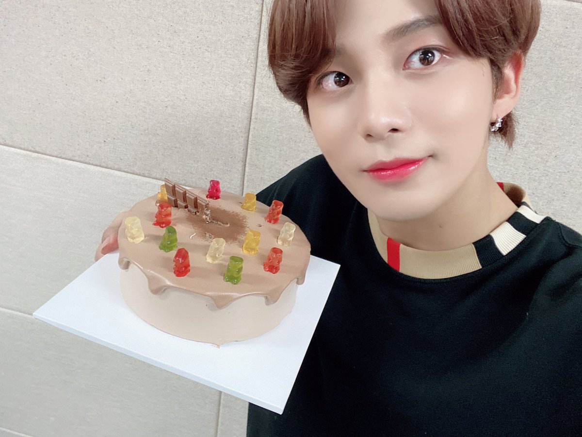 ningyiwhuo's tweet photo. To. @ZUONGHO our special brother! 
Wishing you a birthday that stands out from the rest, for there's no doubt about it, you really are the best!
Happy ZUONGHO's day! 🎊🎉
C'mon drop your wish to be gift on your special day, hyungs will give it to you!

p.s. guarantee by papa 👀🤡 https://t.co/j1nm0Zrjb6