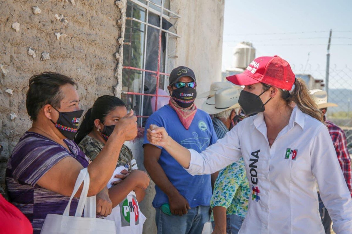 ednadavalos12's tweet photo. Un domingo donde seguimos trabajando con mucha ilusión, porque para mí es un honor ser su candidata. ¡Gracias a las familias del campo de Ramos Arizpe por su confianza! 
#SúmateYVotaEdna https://t.co/zAas0YdRsh