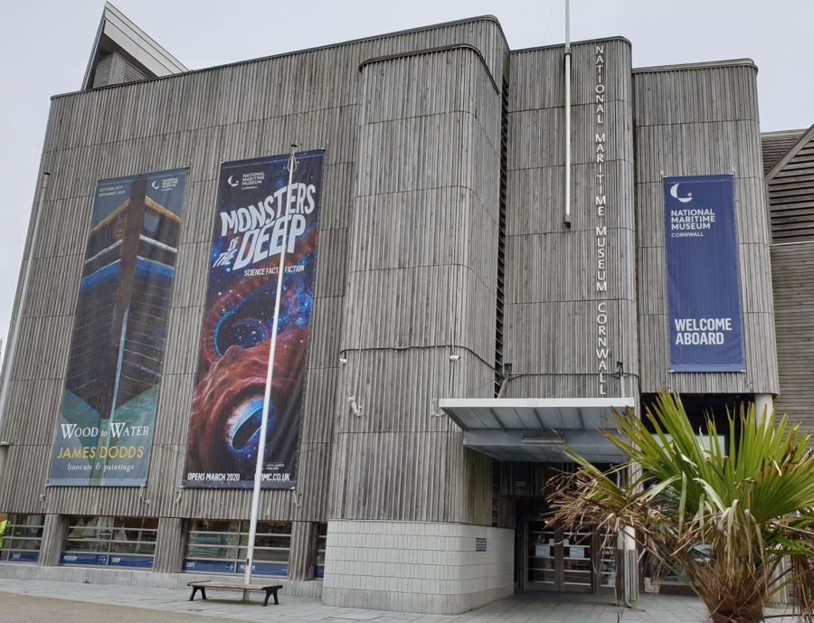 It’s time once more for a  #TetZoocryptomegathread. But this one isn't a review of a photo or film, but a walk-through of a  #cryptozoology-themed exhibition. I’m talking about Monsters of the Deep, my new exhibition at the National Maritime Museum, Falmouth, Cornwall ( @TheNMMC)...