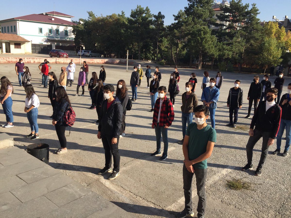 7 aydır özlemini çektiğimiz idareci, öğretmen ve öğrenci buluşmasını sağlayan Rabbime sonsuz şükürler olsun. İyi ki varsınız ve okul sizinle güzel.