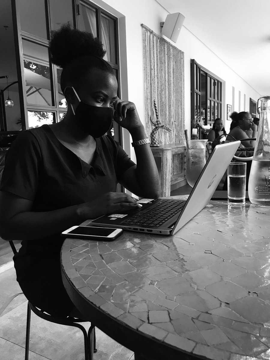 fiona_nyanzi's tweet image. 😷😷 “Yambala mask oba Siko, tujja kugamba Maama wo😂😂”
#wearitforme #wearitforus #wearitforher