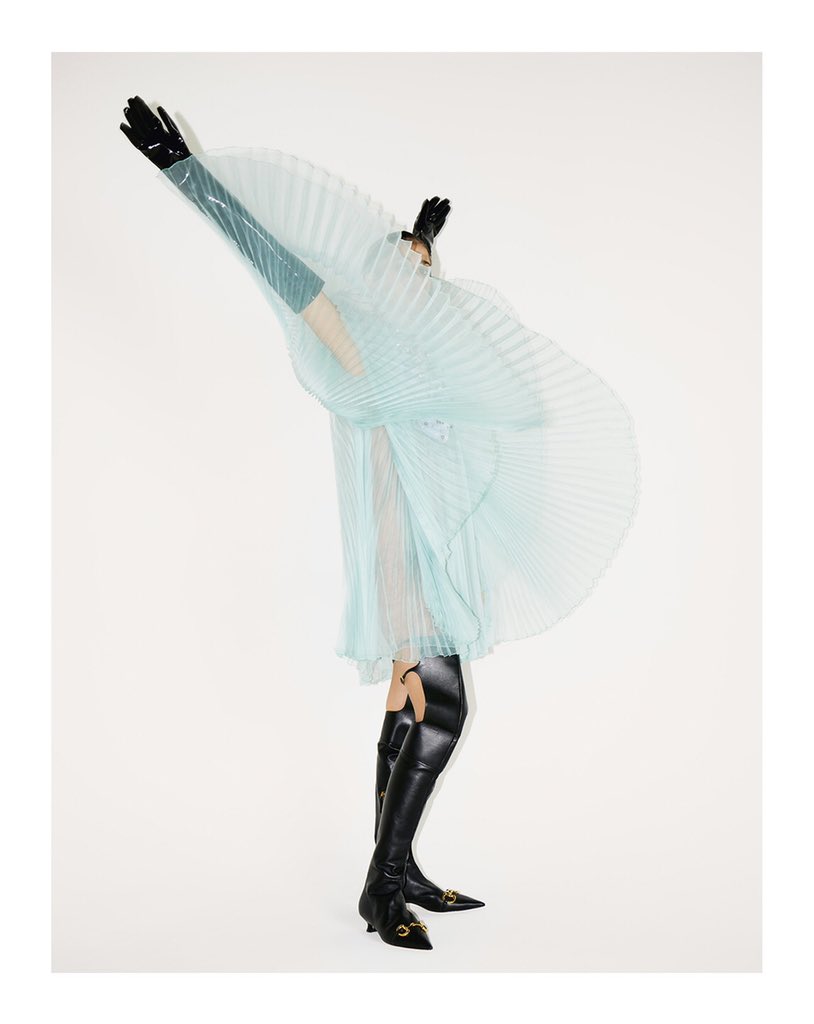 Gucci Japan Alessandromichele による Guccidiy コレクションのルックをまとった女優の ベネデッタ ポルカローリ Benedettaporcaroli Bennipi Musemagazine 最新号のイメージより 撮影 Ferryvandernat スタイリング Francescacefis