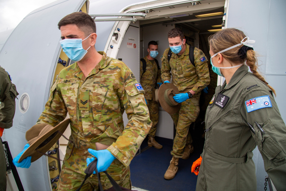 AustralianArmy's tweet photo. #OurPeople continue to support state & territory authorities on #OpCOVID19Assist. Soldiers from 1RAR recently arrived in Western Australia. Following 14-days quarantine, they will assist with hotel quarantine compliance for Australians returning home from overseas. #GoodSoldering https://t.co/E7ZePVhZz7