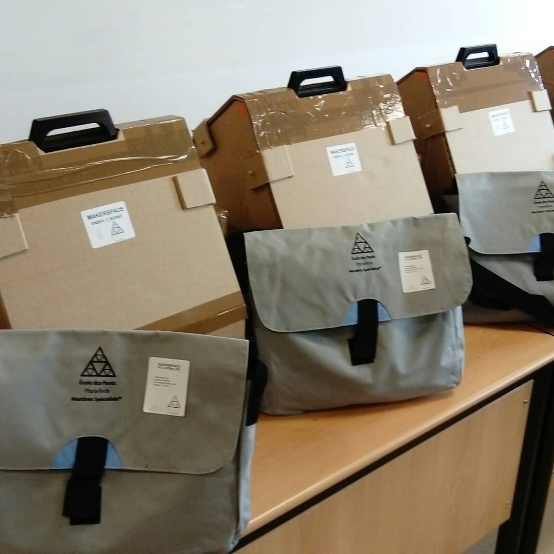 V1v13n1's tweet image. #ender3 #distancelearning students can take the 3d printers at home for the course. Cheap boxes for moment but I hope find the good materials for futur. #distributedlearning #distributedfabrication #blendedlearning