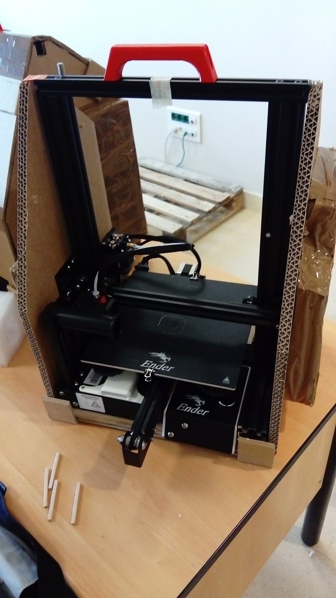 V1v13n1's tweet image. #ender3 #distancelearning students can take the 3d printers at home for the course. Cheap boxes for moment but I hope find the good materials for futur. #distributedlearning #distributedfabrication #blendedlearning